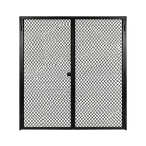 Puertas de hierro con paneles de malla a medida